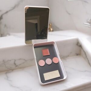 BILLION DOLLAR BEAUTY HARD MAKEUP CASE WITH STAND MIRROR